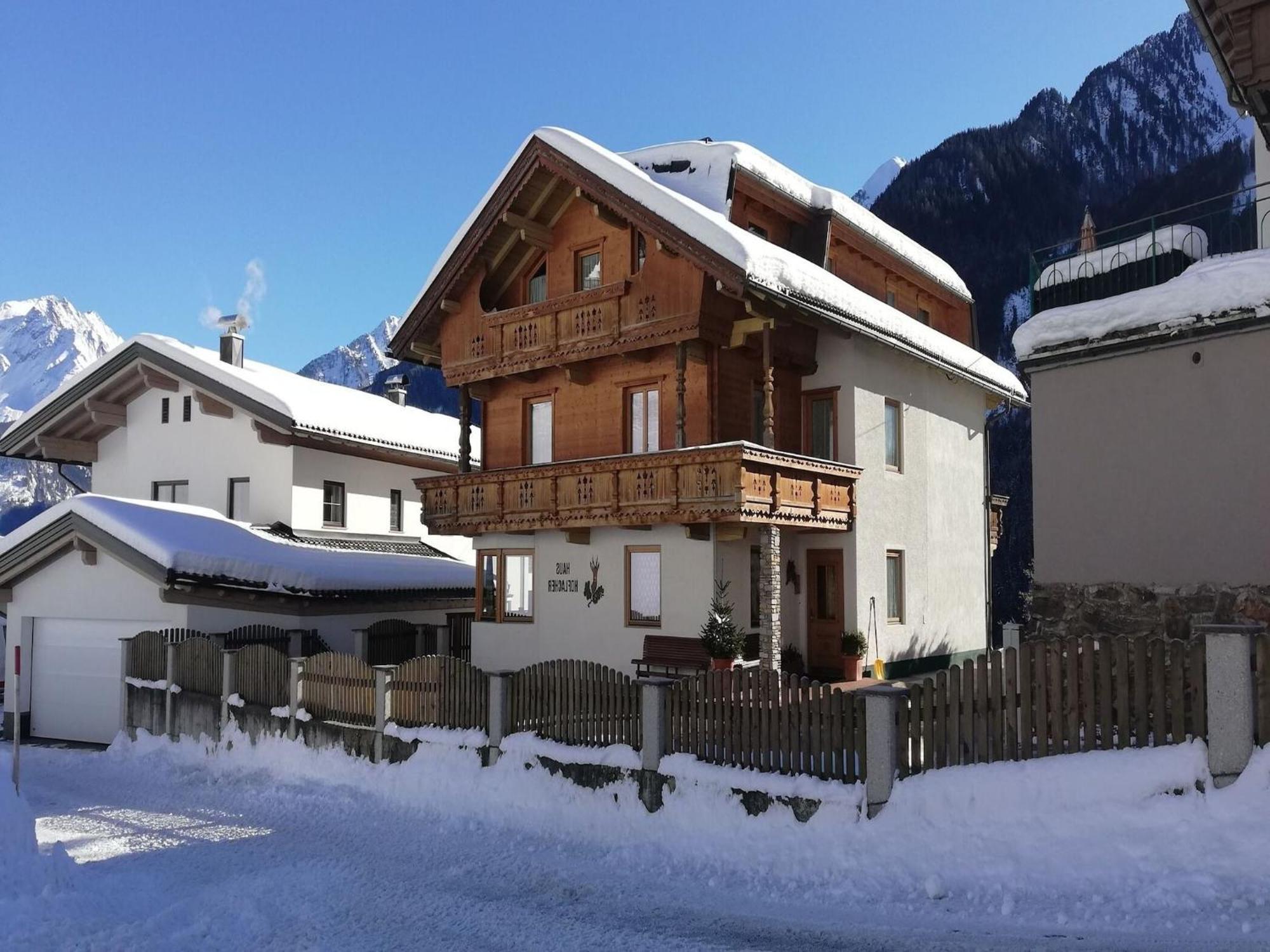 Apartment In Mayrhofen With A Balcony Exterior photo