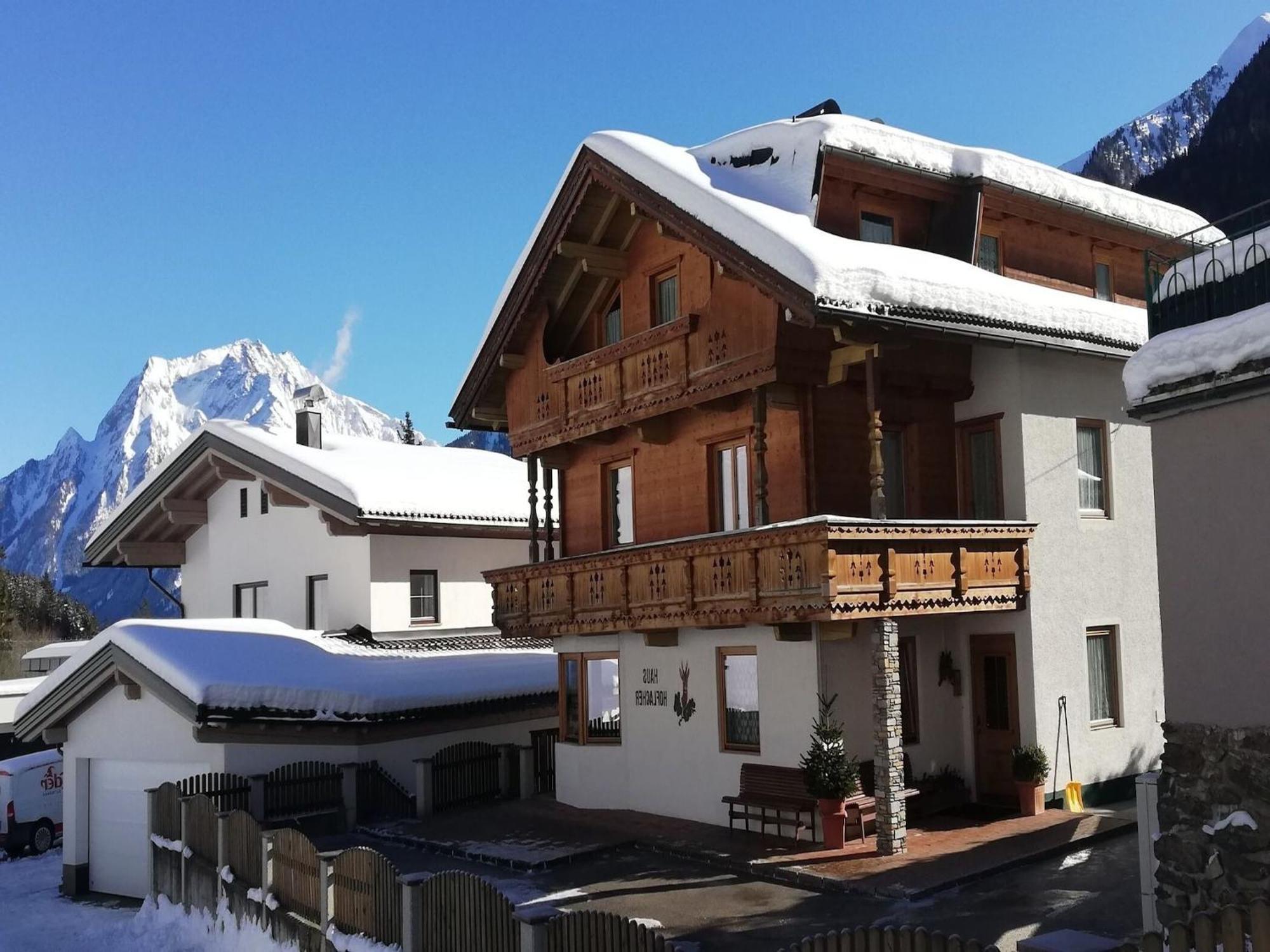 Apartment In Mayrhofen With A Balcony Exterior photo